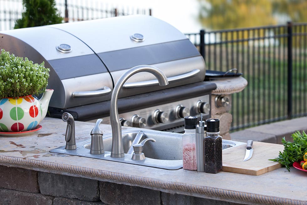 Outdoor kitchen with BBQ grill and sink for prepping in Maryland and Pennsylvania